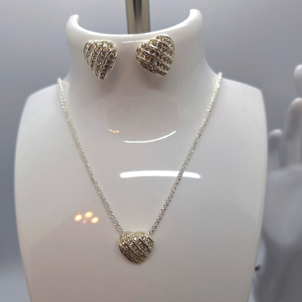 Roman Rhinestone heart necklace and earring set excellent condition Silvertone